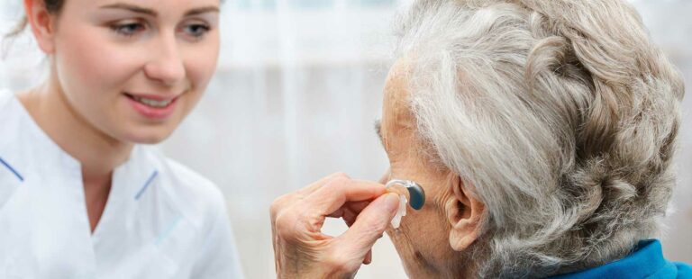 Incrementar la longevidad gracias al uso de audífonos